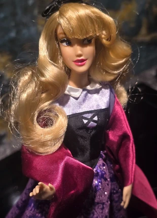 Aurora / Briar Rose – Disney Store | Vestido campesina púrpura, merk: Disney, staat: Heel goed, maat: 1-3 maanden / 56 cm, € 45,00, € 47,95 inclusief Kopersbescherming