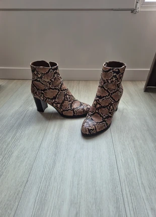 Laarsjes slangenprint Trend One maat 41, merk: Trend One, staat: Heel goed, maat: 41, € 5,00, € 5,95 inclusief Kopersbescherming