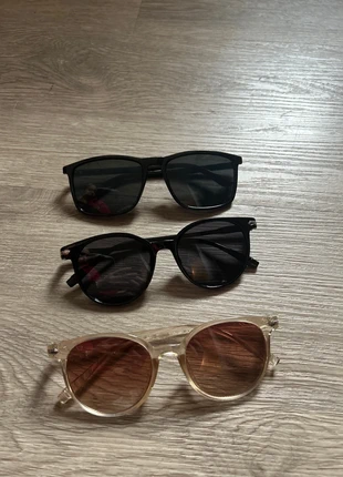 Zonnebrillen, merk: onbekend, staat: Heel goed, € 1,00, € 1,75 inclusief Kopersbescherming