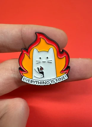 Everything Is Fine Cat Pin, marque: NO LABEL, état: Très bon état, 6,00 €, 7,00 € Protection acheteurs incluse
