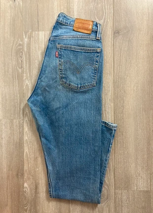 Jeans Levi’s 501 femme W26 L28, marque: Levi's, état: Très bon état, taille: S / 36 / 8, 35,00 €, 37,45 € Protection acheteurs incluse