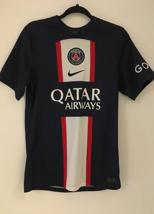 maillot foot PSG 2022 / 2023, brand: Nike, condizioni: Ottime, taglia: S, €35.00, €37.45 include la Protezione acquisti