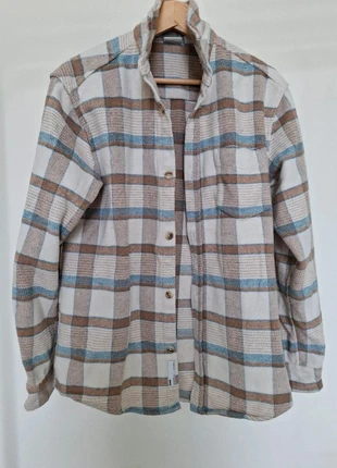 Cozy Ruiten Overshirt – Perfect voor 🏵, marca: Pull & Bear, estado: Novo sem etiquetas, tamanho: S / 36 / 8, €29.00, €31.15 inclui Proteção do Comprador