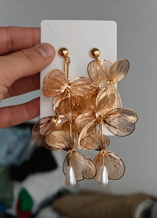 Pendientes pétala flor con perla A, merk: Zara, staat: Heel goed, € 4,75, € 5,69 inclusief Kopersbescherming