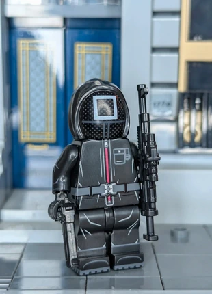 Figurine garde supérieur squid game, brand: Squid Game, condition: Very good, size: One size, €2.99, €3.84 includes Buyer Protection Pro