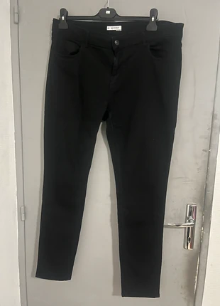 Jean noir en 46, marque: Kiabi, état: Très bon état, taille: XXXL / 46 / 18, 4,00 €, 4,90 € Protection acheteurs incluse