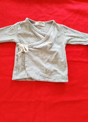 Tee shirt cache coeur, marca: 1+ in the family, estado: Muito bom, tamanho: Até 1 mês / 50 cm, €1.00, €1.75 inclui Proteção do Comprador