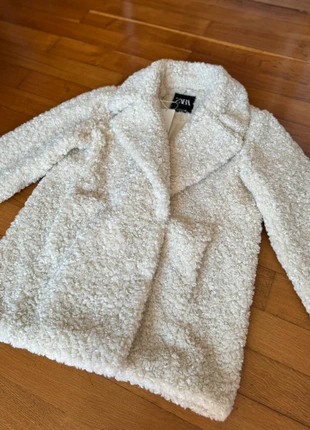 Soft Ivory Bouclé Oversized Coat, merk: Zara, staat: Nieuw met prijskaartje, maat: S / 36 / 8, € 35,00, € 37,45 inclusief Kopersbescherming