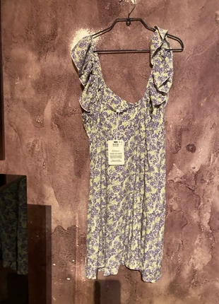 Très jolie robe taille M, marque: Lefties, état: Neuf sans étiquette, taille: M / 38 / 10, 8,00 €, 9,10 € Protection acheteurs incluse