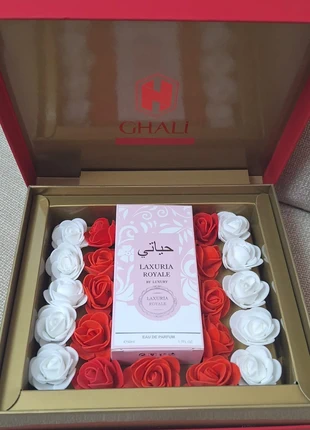 Coffret cadeau parfumé avec roses, marke: Fait Main, zustand: Neu, 15,00 €, 16,45 € inklusive Vinted-Käuferschutz