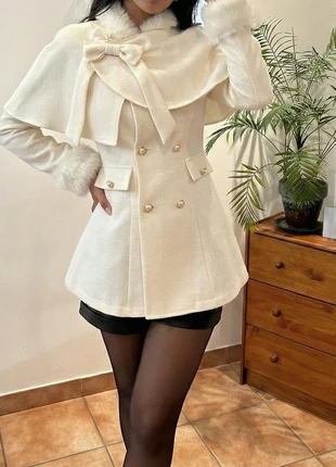 Manteau Cape Chic Crème – Style Coquette / Old Money - Taille S, brand: morka, condition: Very good, size: S / 36 / 8, €79.90, €84.60 includes Buyer Protection