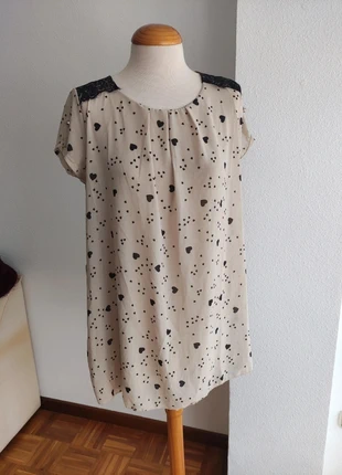 Camiseta/blusa beige de corazones negros - encaje en hombros Talla L, marque: italy, état: Neuf sans étiquette, taille: L / 40 / 12, 15,00 €, 16,45 € Protection acheteurs incluse