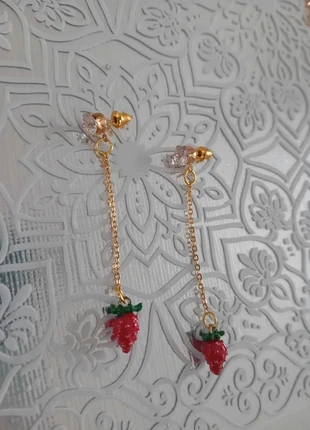 Boucles d'oreilles fraises et strass 🍓🌸, brand: Vintage Love, condition: Very good, €6.00, €7.00 includes Buyer Protection