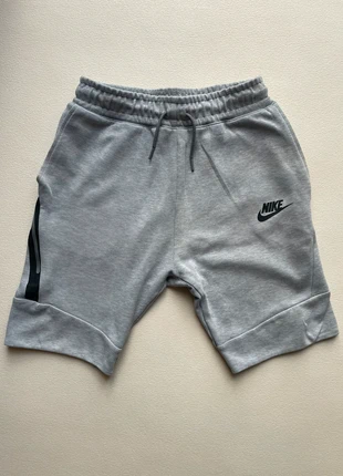 Short Nike gris pour enfant (147-158cm), brand: Nike, condition: Good, size: 12 years / 152 cm, €5.00, €5.95 includes Buyer Protection