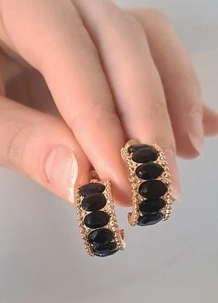 Orecchini a lobo con pietre nere, brand: INOX, condizioni: Nuovo senza cartellino, €7.00, €8.05 include la Protezione acquisti