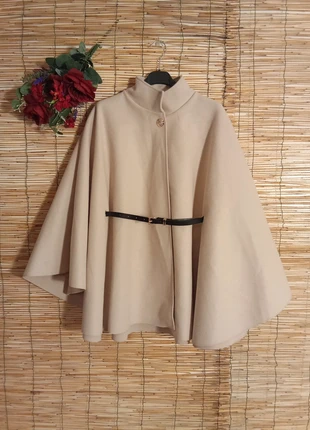 Cape 💖, marque: Boutique Parisienne, état: Neuf sans étiquette, taille: M / 38 / 10, 19,00 €, 20,65 € Protection acheteurs (Pro) incluse