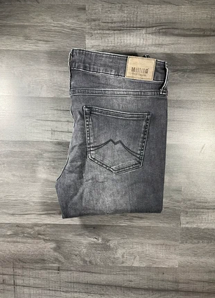 Jean mustang gris en parfait état taille M, brand: Mustang, condizioni: Ottime, taglia: M, €6.00, €7.00 include la Protezione acquisti