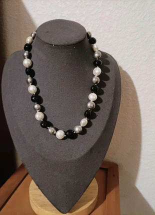 Chic et élégant collier perles ovales 3 couleurs, staat: Heel goed, € 12,00, € 13,30 inclusief Kopersbescherming