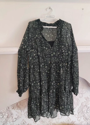 Vestido de manga larga con flores de Stradivarius, marque: Stradivarius, état: Très bon état, taille: L / 40 / 12, 6,00 €, 7,00 € Protection acheteurs incluse