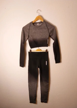 Croc top manches longues gymshark + legging taille XS couleur gris ombré noir, marca: Gymshark, estado: Muito bom, tamanho: XS / 34 / 6, €30.00, €32.20 inclui Proteção do Comprador Pro