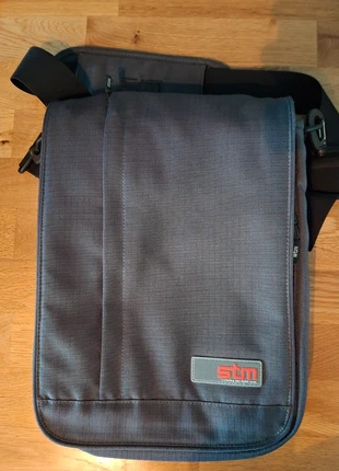 STM Alley Air Laptop Shoulder Bag macbook, marque: STM, état: Très bon état, 12,00 €, 13,30 € Protection acheteurs incluse