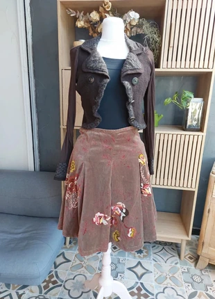 🐑Jupe #velours et #fleurs brodées #Ventilo #vintage, #alpins, #autrichiennes, #montagne #suisses 🇨🇭, brand: Vintage Dressing, condition: Good, size: S / 36 / 8, €14.50, €15.93 includes Buyer Protection