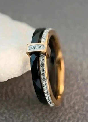 Bague en Acier Inoxydable et Céramique Noire a Double BoucleOr, zustand: Neu, größe: 51.8 mm / 16.5 mm Ø, 5,00 €, 5,95 € inklusive Vinted-Käuferschutz