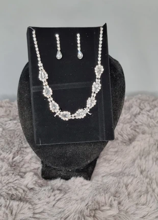 Parure de bijoux argentée et diamand fantaisie avec collier ajustable et boucles d'oreille, marque: Fantaisie, état: Très bon état, 4,50 €, 5,43 € Protection acheteurs incluse