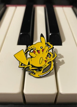 Pin do Pikachu, marca: Pokémon, estado: Muito bom, €3.70, €4.59 inclui Proteção do Comprador