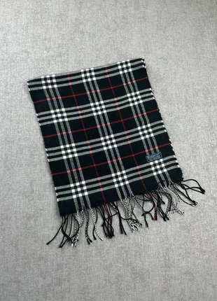 écharpe Burberry noir, marca: Burberry, estado: Muy bueno, 50,00 €, 53,20 € Protección al comprador Pro incluida