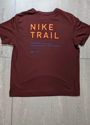 T-shirt Nike trail, size L, très bon état, brand: Nike, condizioni: Ottime, taglia: L, €18.00, €19.60 include la Protezione acquisti