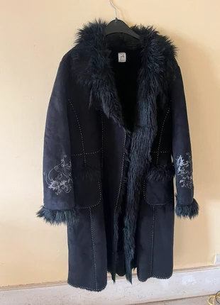 Manteau long en fausse fourrure et brodé Jacqueline riu taille 44 très bon état noir gris, merk: Jacqueline Riu, staat: Heel goed, maat: XXL / 44 / 16, € 25,00, € 26,95 inclusief Kopersbescherming