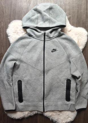 Veste Nike Tech Fleece Grise - 13-15 ans - Authentique, marque: Nike, état: Bon état, taille: 14 ans / 164 cm, 50,00 €, 53,20 € Protection acheteurs incluse