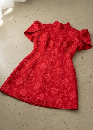 Robe courte fleurie rouge – élégante, structurée, lumineuse, marque: Maison Dareléa, état: Très bon état, taille: M, 49,90 €, 53,10 € Protection acheteurs (Pro) incluse