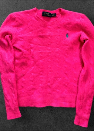 Pull col rond torsadé laine mérinos et cachemire ralph lauren - Fuschia logo brodé bleu - Taille XXS, marke: Ralph Lauren, zustand: Sehr gut, größe: XXS / 32 / 4, 39,90 €, 42,60 € inklusive Vinted-Käuferschutz