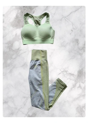 Ensemble / Set Gymshark | Gris / Vert | Haut / Top + Legging / Pantalon | Taille XS | Sport Femme, brand: Gymshark, condizioni: Ottime, taglia: XS / IT 38 / EU 34, €15.00, €16.45 include la Protezione acquisti Pro