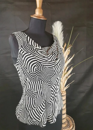 Tunique zebrée noire et blanche sans manche de marque La City taille L TBE, brand: La City, condition: Very good, size: L / 40 / 12, €4.00, €4.90 includes Buyer Protection Pro