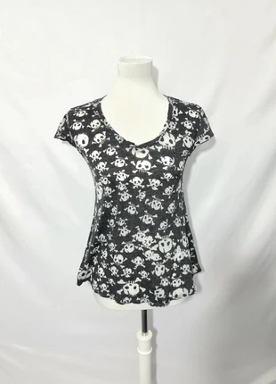 T-shirt gris têtes de mort T.38 col V style rock chic, brand: Version Feminin, condition: Very good, size: M / 38 / 10, €1.50, €2.28 includes Buyer Protection Pro