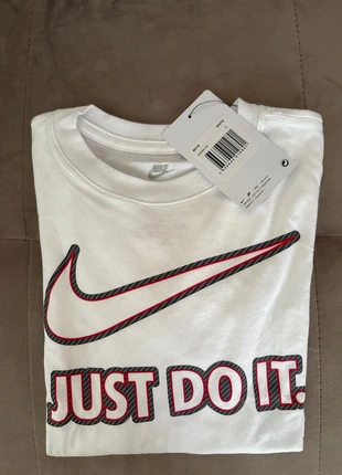 T-shirt Nike manches longues blanc 5 ans neuf, marque: Nike, état: Neuf avec étiquette, taille: 5 ans / 110 cm, 13,50 €, 14,88 € Protection acheteurs incluse