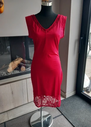 Rood kleed met kant en korte mouwen, merk: Glo-Story, staat: Nieuw met prijskaartje, maat: XL / 42 / 14, € 10,00, € 11,20 inclusief Kopersbescherming