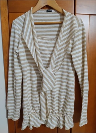 Maglia donna con dettagli luminosi made in Italy, merk: Italia, staat: Heel goed, maat: S / 36 / 8, € 6,00, € 7,00 inclusief Kopersbescherming