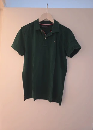 Polo Tommy Hilfiger, merk: Tommy Hilfiger, staat: Goed, maat: 16 jaar / 176 cm, € 5,00, € 5,95 inclusief Kopersbescherming