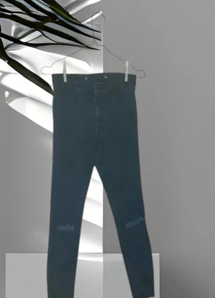 Jean Zara découpé, brand: Zara, condition: Very good, size: M / 38 / 10, €4.00, €4.90 includes Buyer Protection
