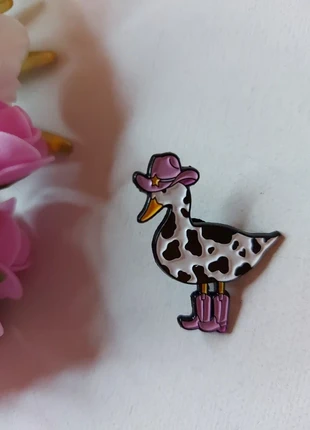 Broche pin's petite oie chapeau et bottes, brand: Poulette, condition: Very good, €7.90, €9.00 includes Buyer Protection