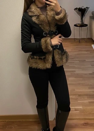 Veste y2k fausse fourrure, brand: y2k, condizioni: Nuovo senza cartellino, taglia: S / IT 40 / EU 36, €50.00, €53.20 include la Protezione acquisti