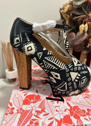 Tacones estampados étnicos con plataforma y tacón madera – Talla 38, marque: Local, état: Neuf avec étiquette, taille: 38, 21,00 €, 22,75 € Protection acheteurs incluse