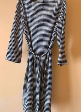 Vestito bianco e nero pied de poule H&M - Robe noire et blanche, brand: H&M, condizioni: Nuovo senza cartellino, taglia: M / IT 42 / EU 38, €5.00, €5.95 include la Protezione acquisti