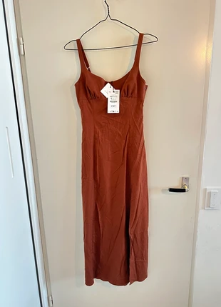Zara Linen Blend Midi dress, marque: Zara, état: Neuf avec étiquette, taille: XS / 34 / 6, 20,00 €, 21,70 € Protection acheteurs incluse