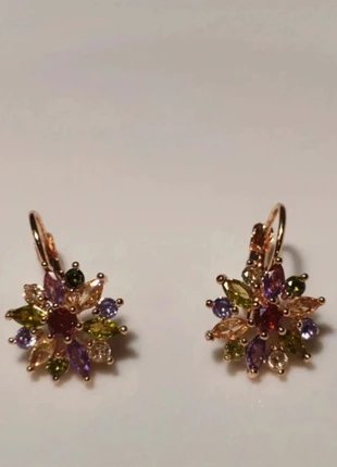 Boucles d'oreilles pendantes fleuries multicolores avec zircons brillantes, très lumineux, brand: Lavorazione Artigiana, condizioni: Nuovo senza cartellino, €18.00, €19.60 include la Protezione acquisti