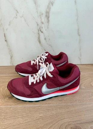 Baskets Nike MD Runner femme – bordeaux – taille 41 – très bon état, marque: Nike, état: Très bon état, taille: 41, 30,00 €, 32,20 € Protection acheteurs incluse